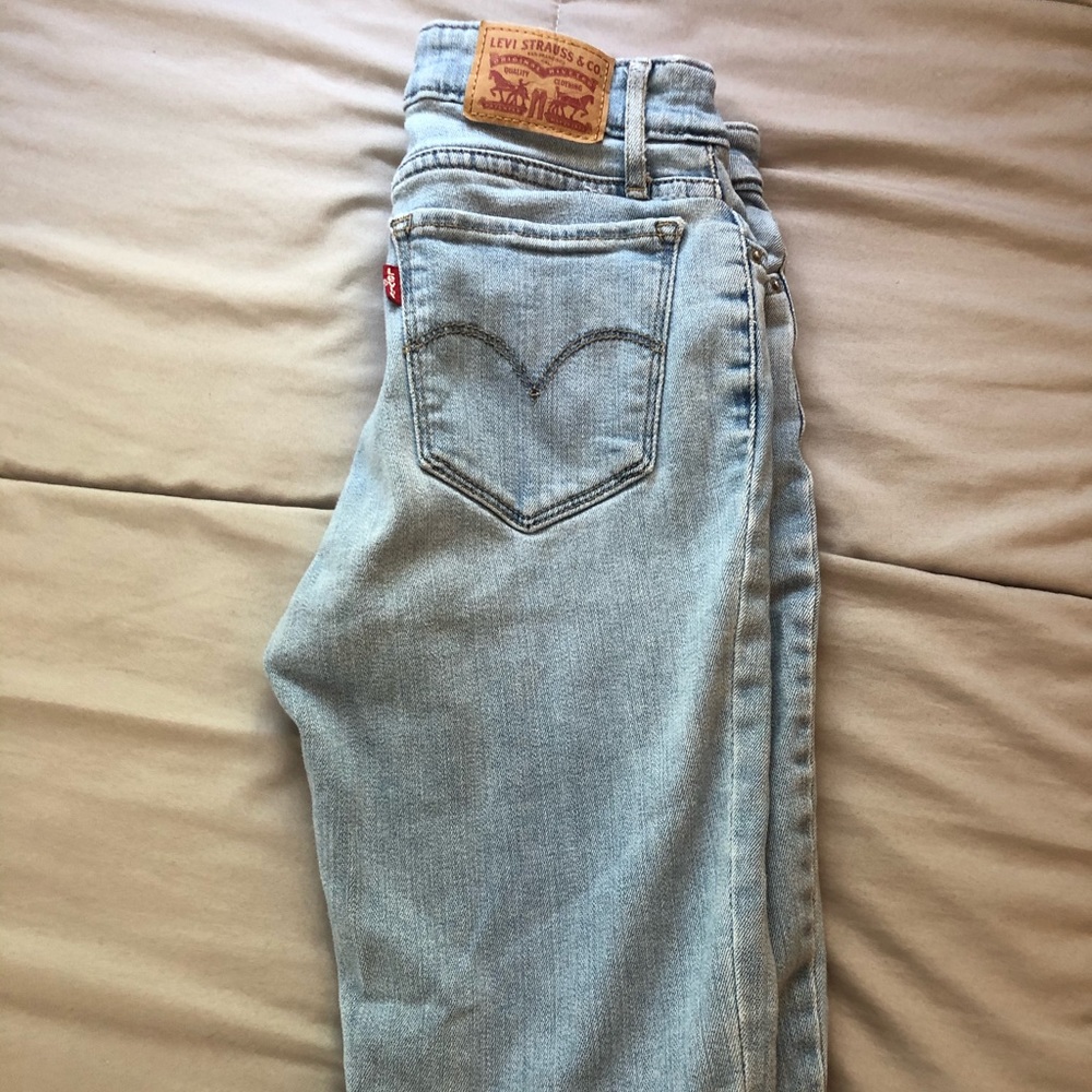 Levis